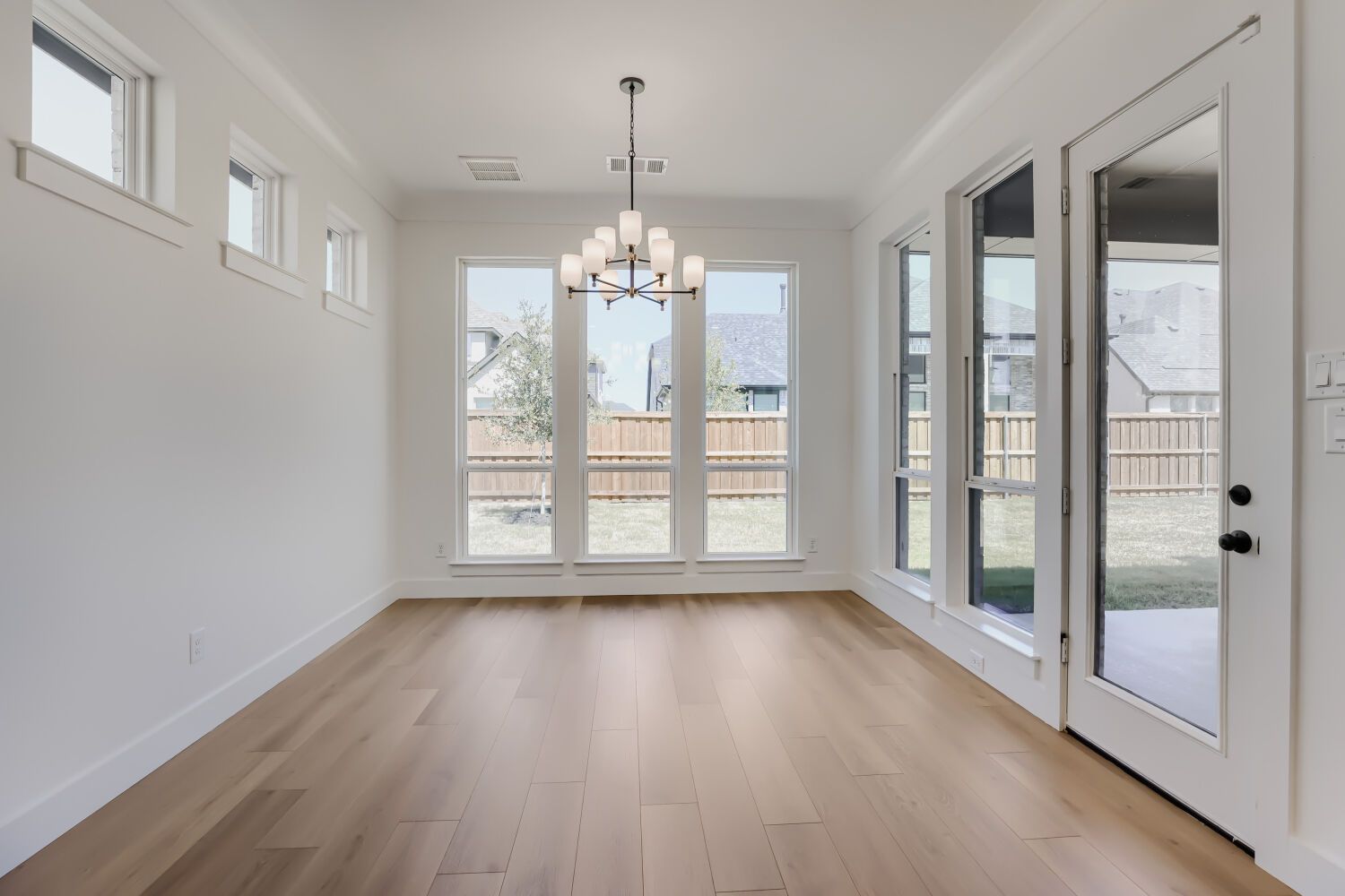 4025 Trellis - Dining Area