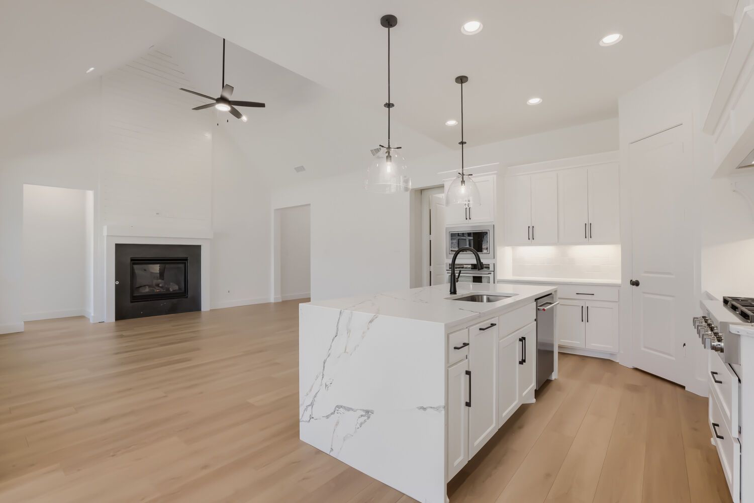 4025 Trellis - Kitchen