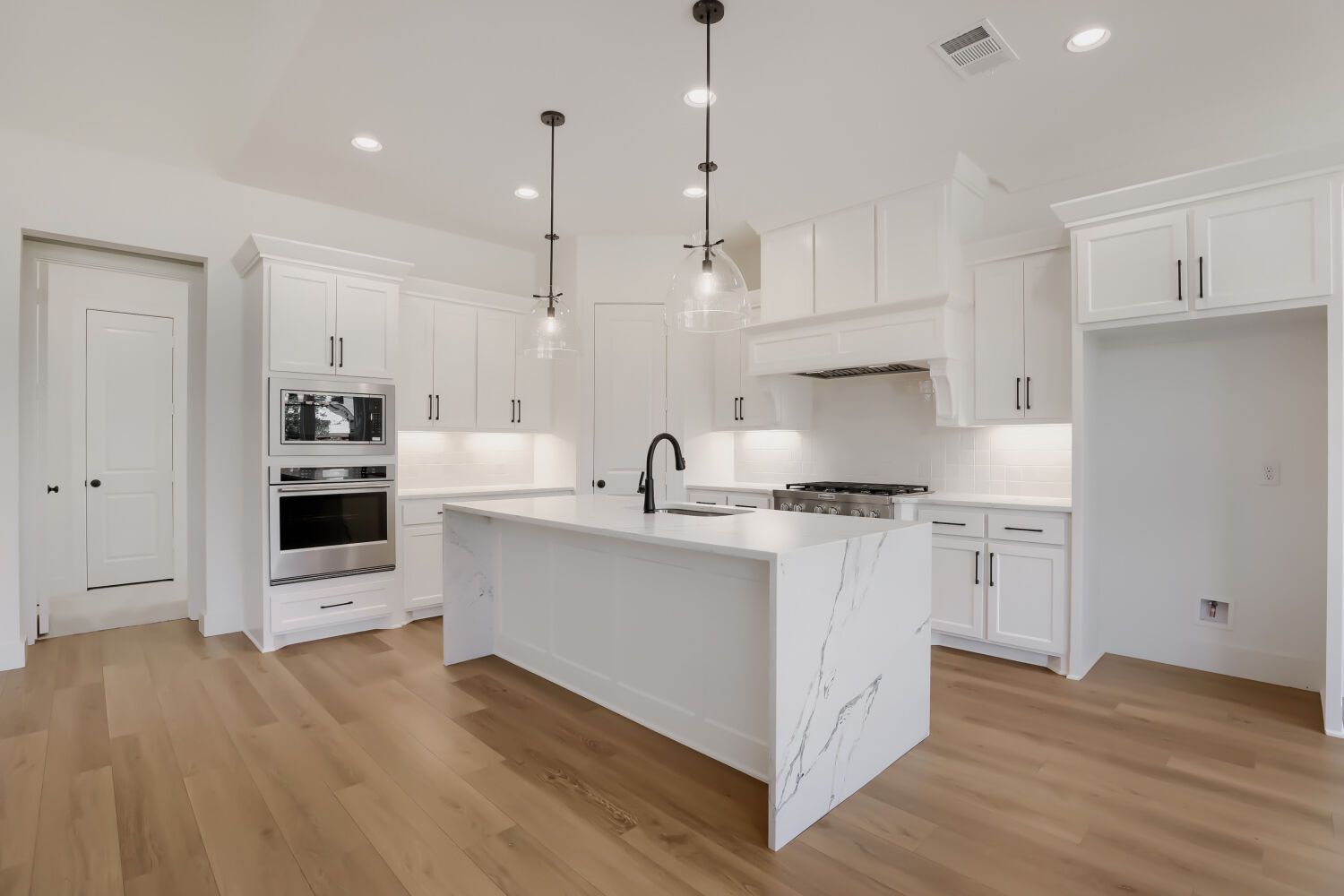 4025 Trellis - Kitchen