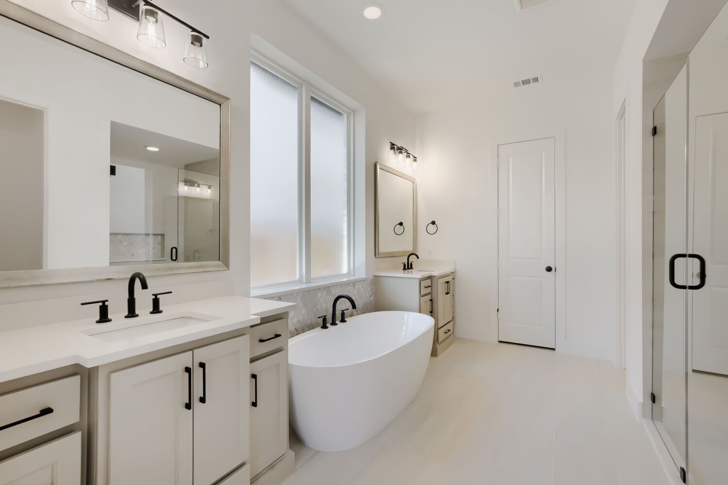 4025 Trellis - Primary Bathroom