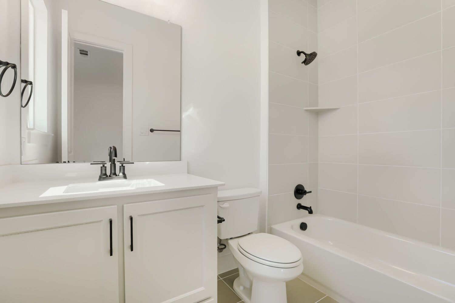 4025 Trellis - Full Bathroom