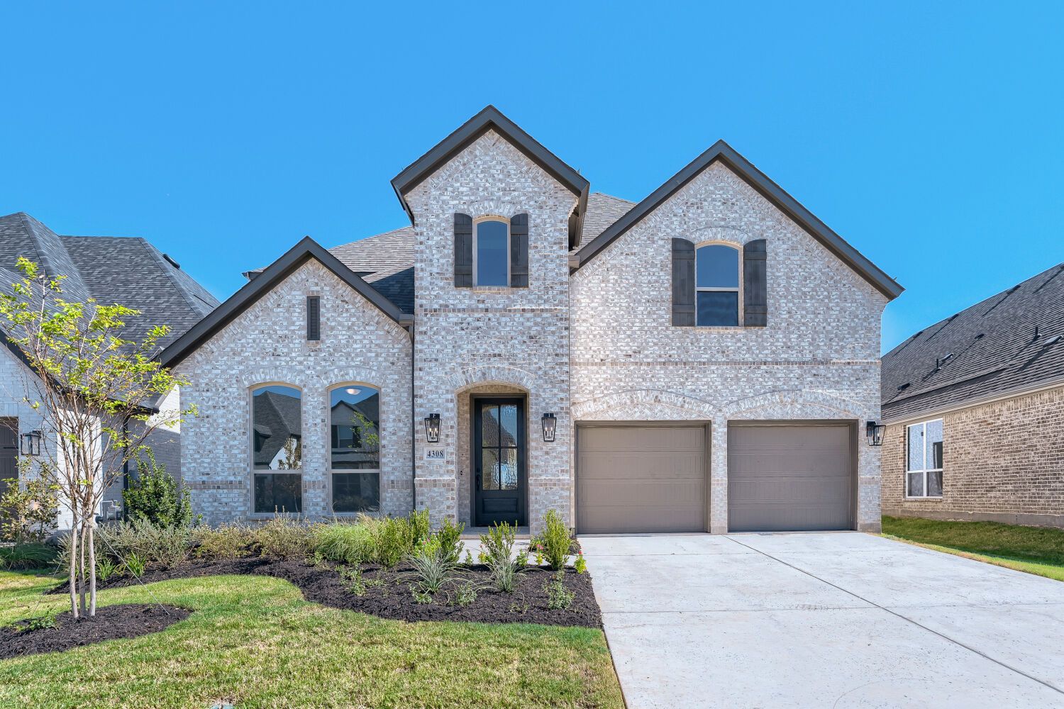 4308 Double Diamond - Front Elevation
