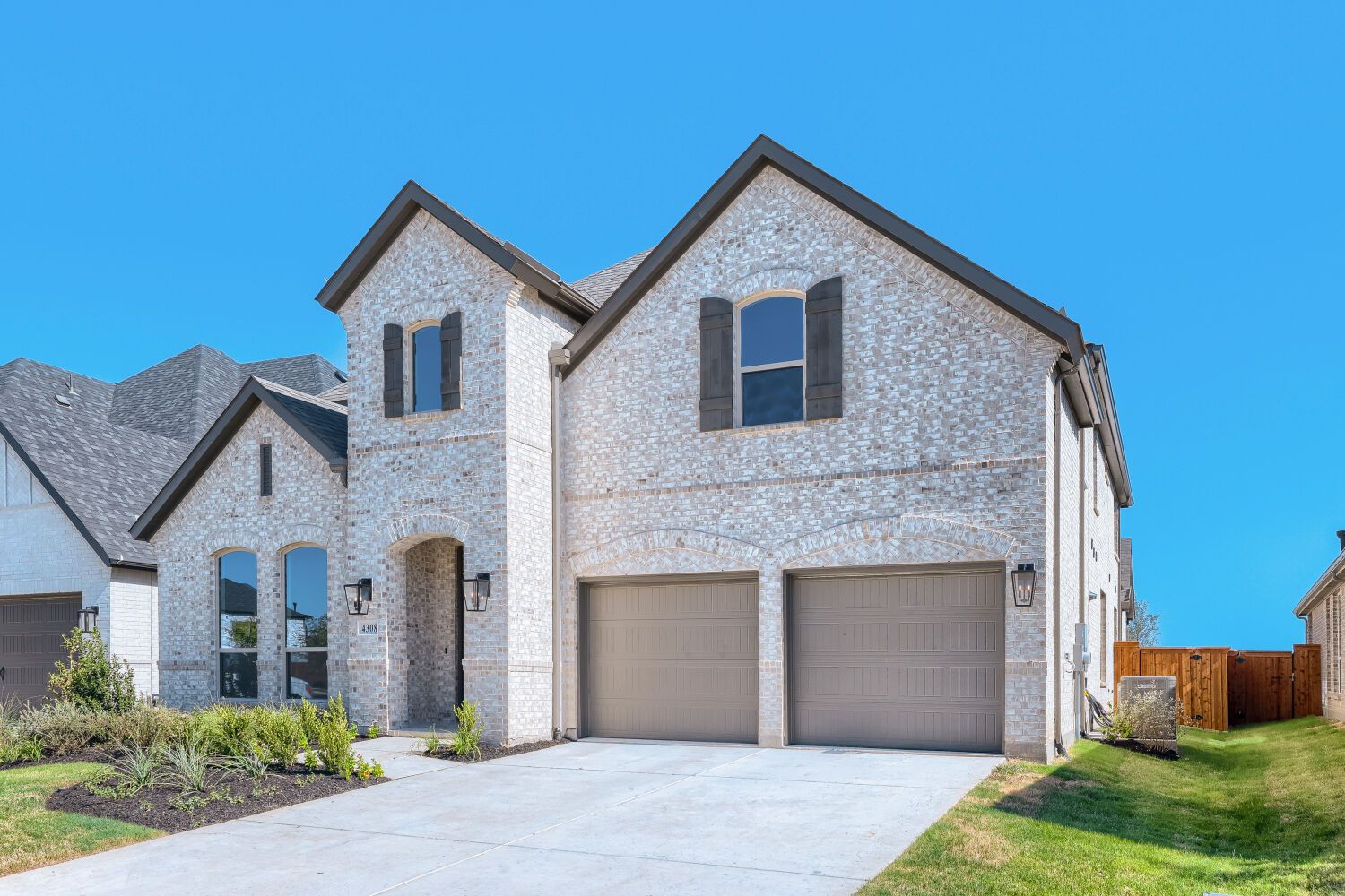 4308 Double Diamond - Front Elevation