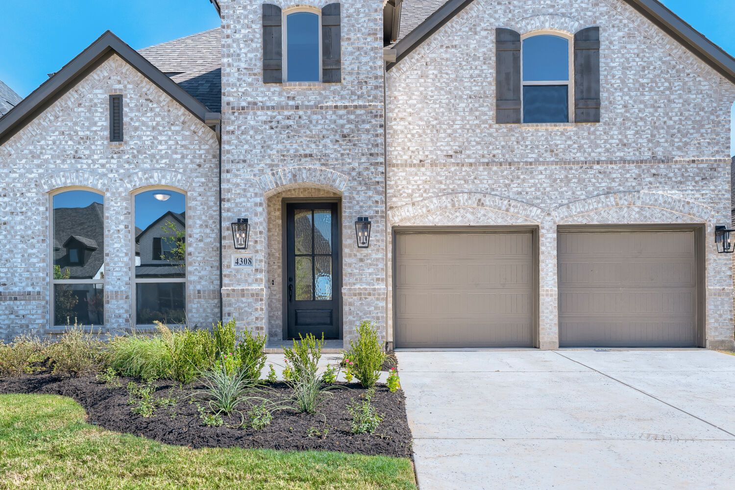 4308 Double Diamond - Front Elevation