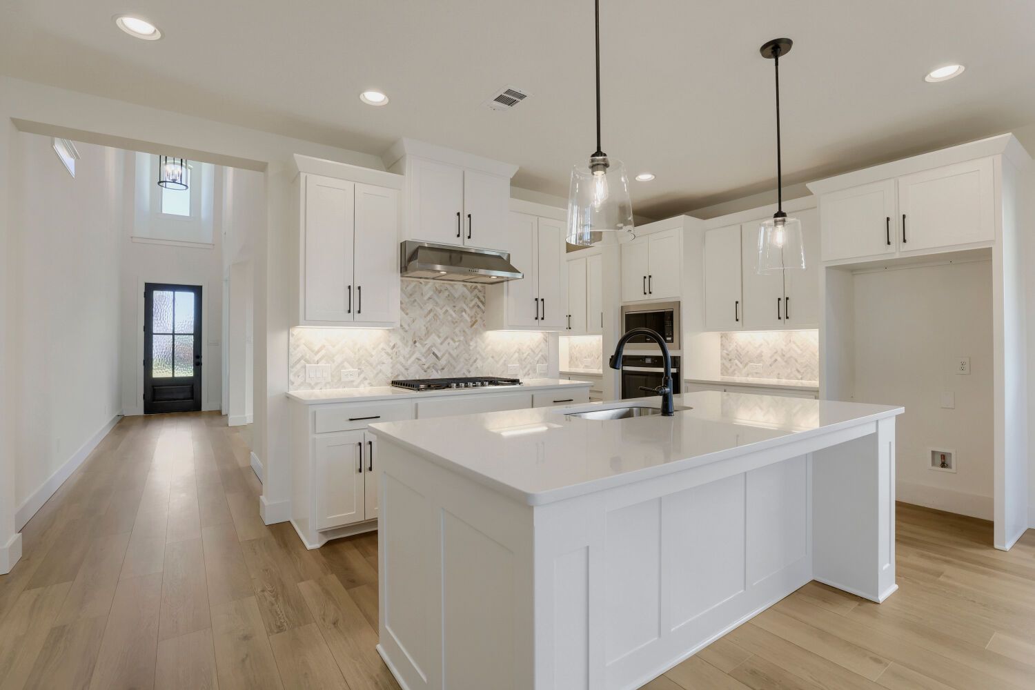 4308 Double Diamond - Kitchen