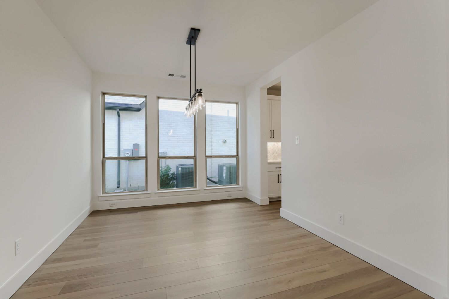 4308 Double Diamond - Dining Area