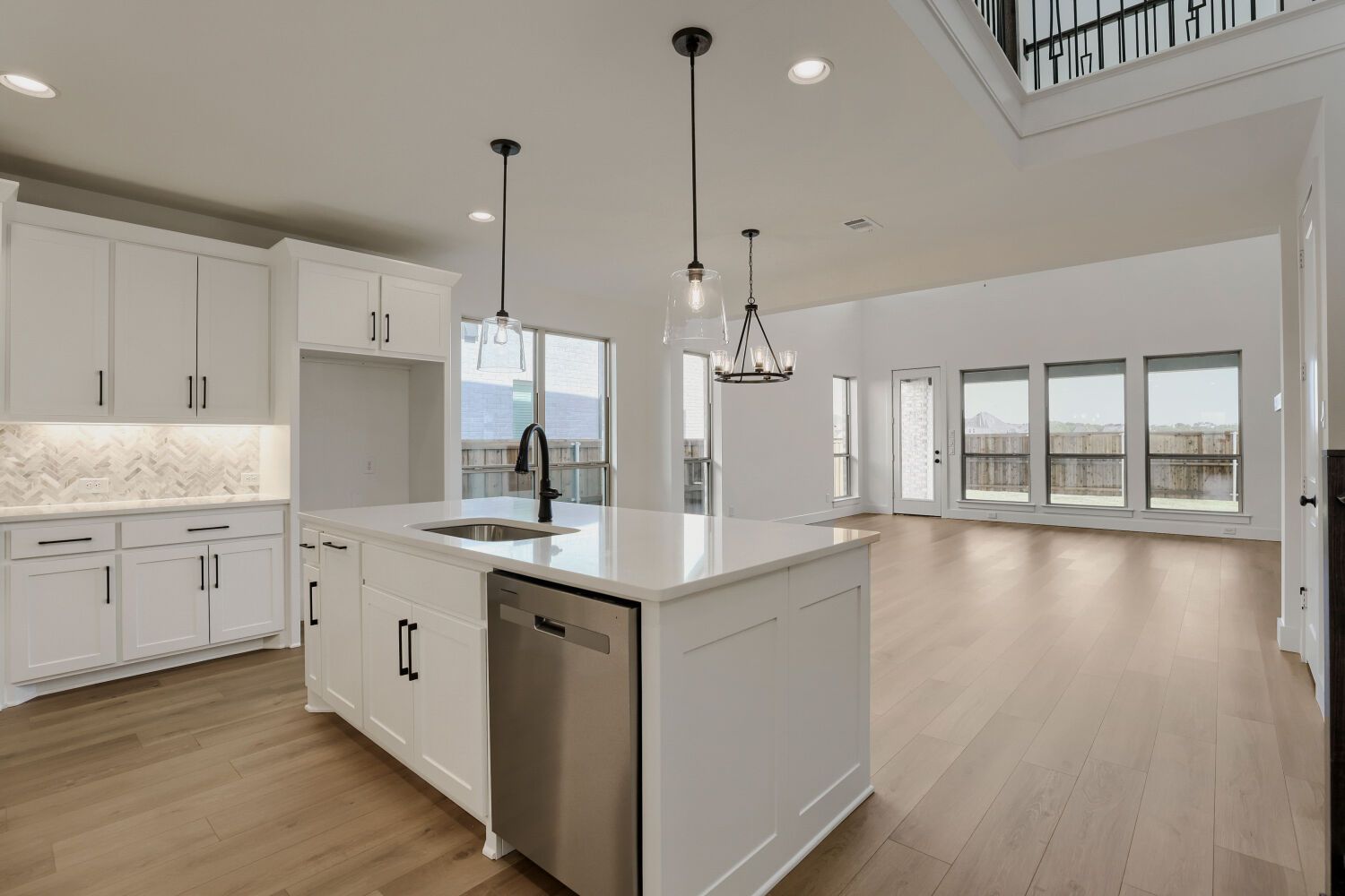 4308 Double Diamond - Kitchen