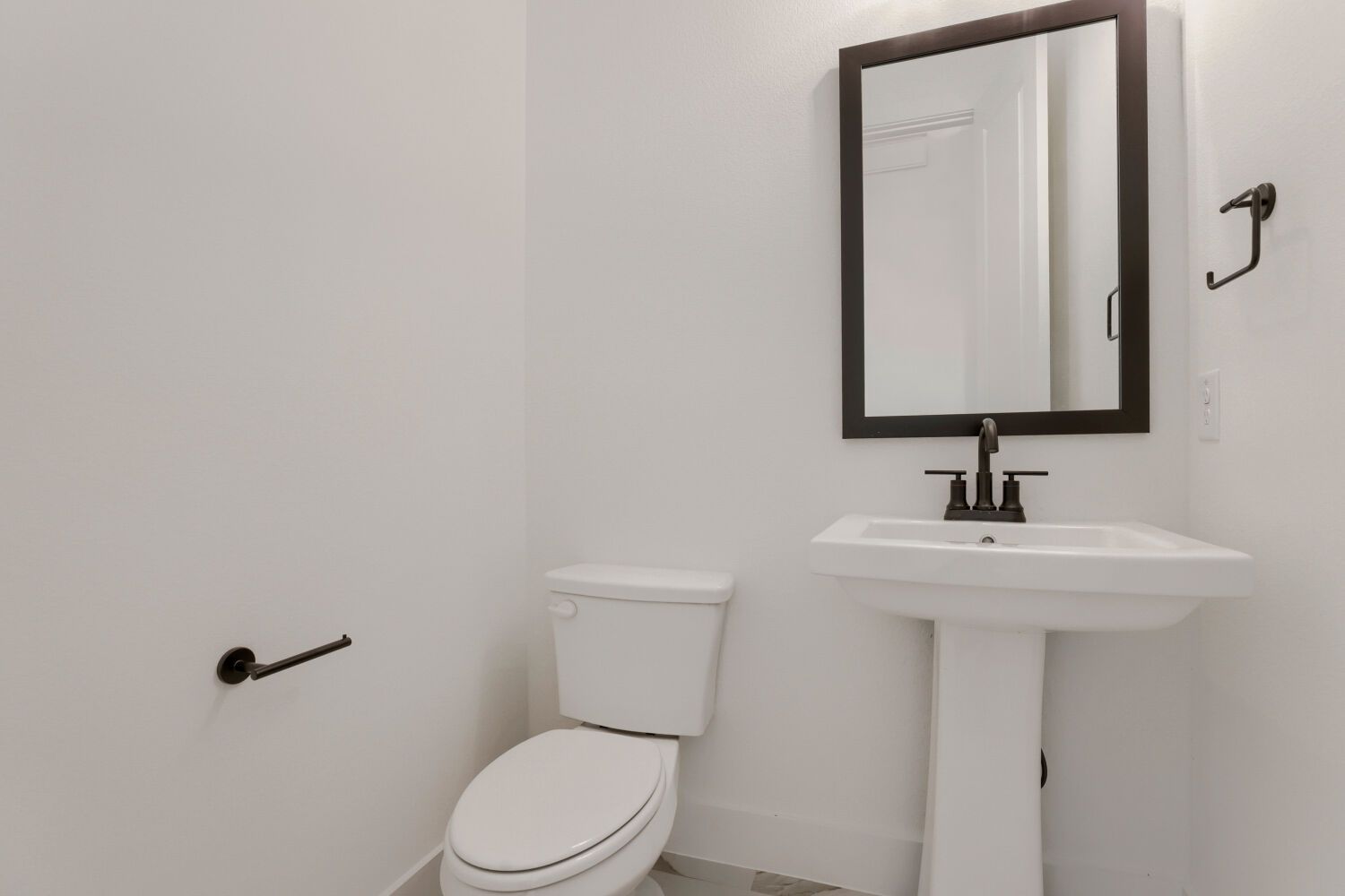 4308 Double Diamond - Powder Bathroom