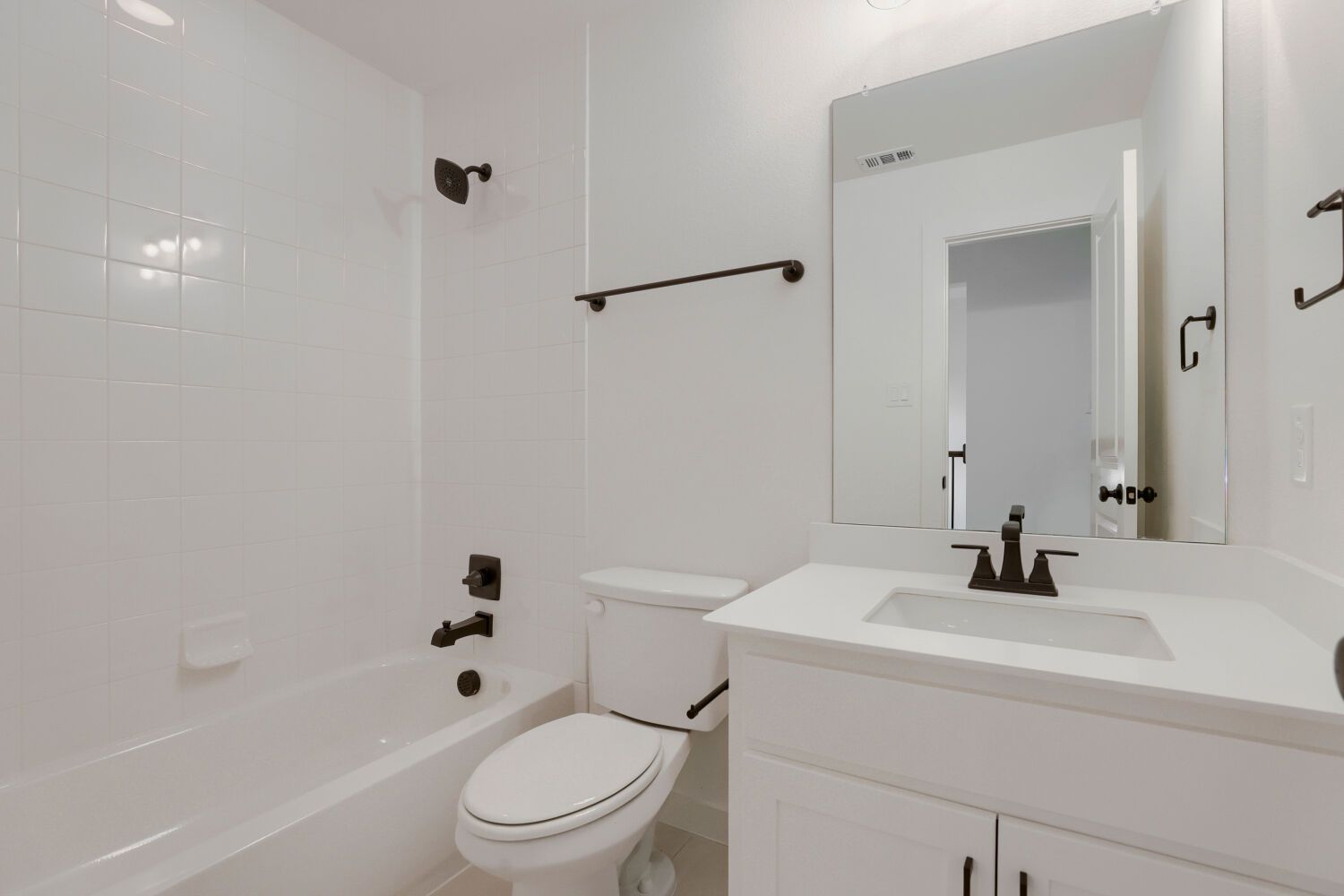 4308 Double Diamond - Full Bathroom