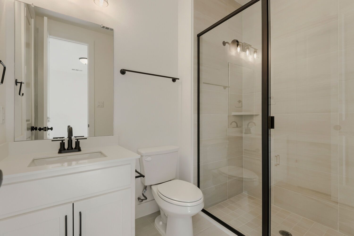 4308 Double Diamond - Full Bathroom