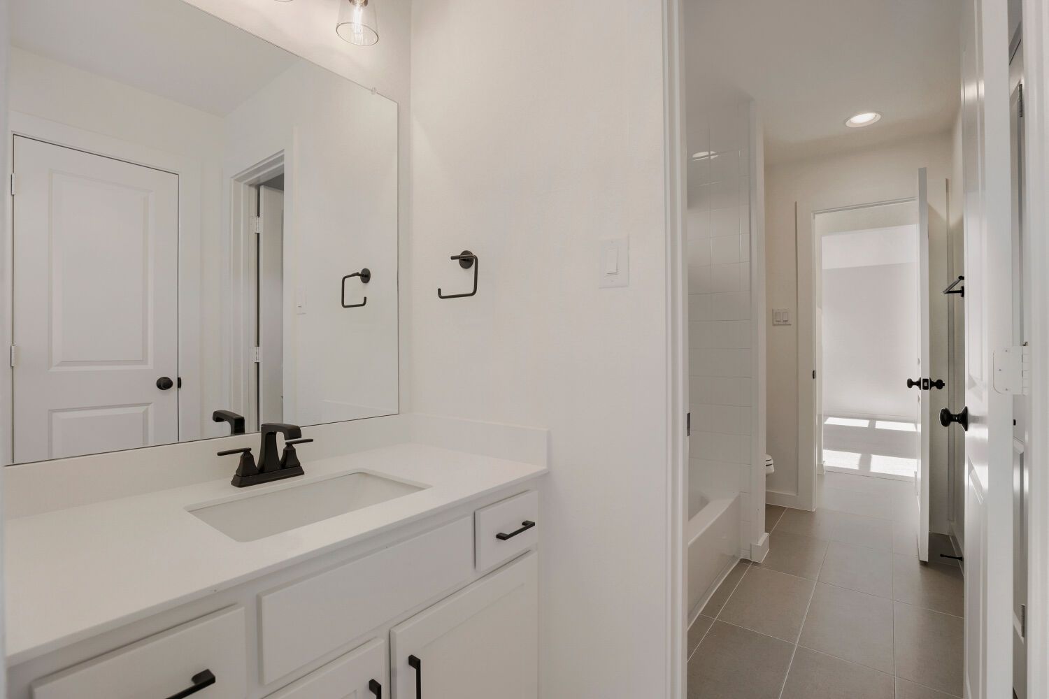 4308 Double Diamond - Full Bathroom