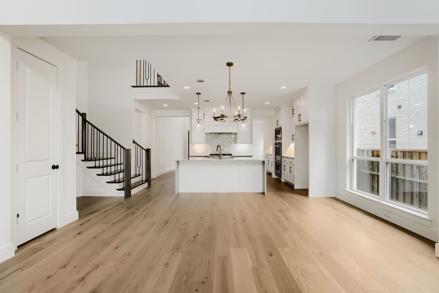 2611 Acie - Dining Area