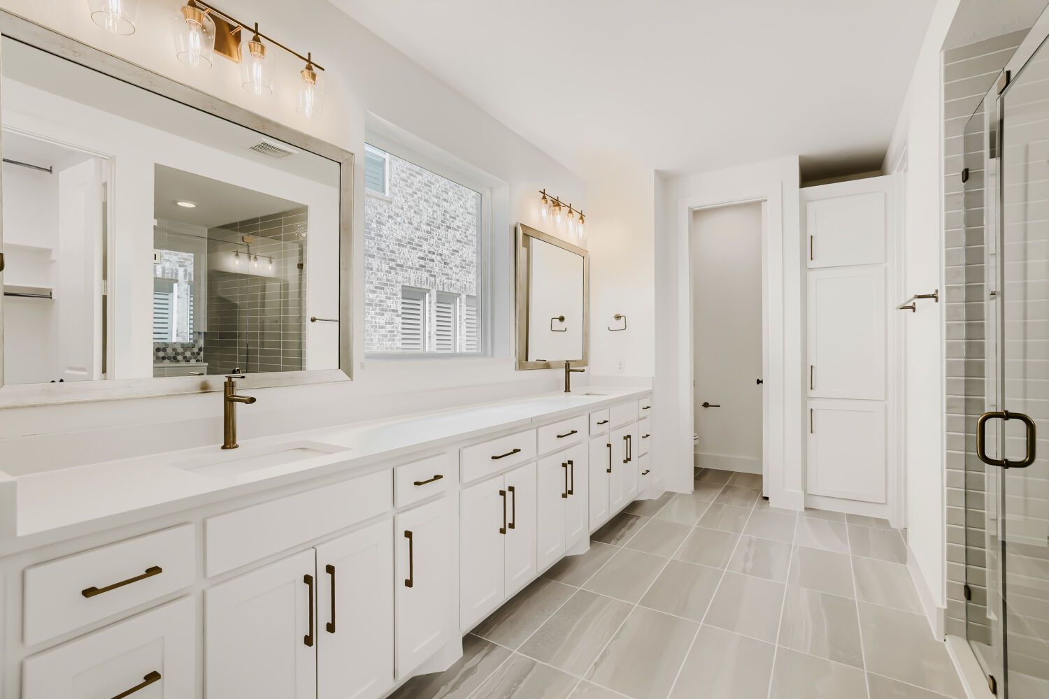 2611 Acie - Primary Bathroom
