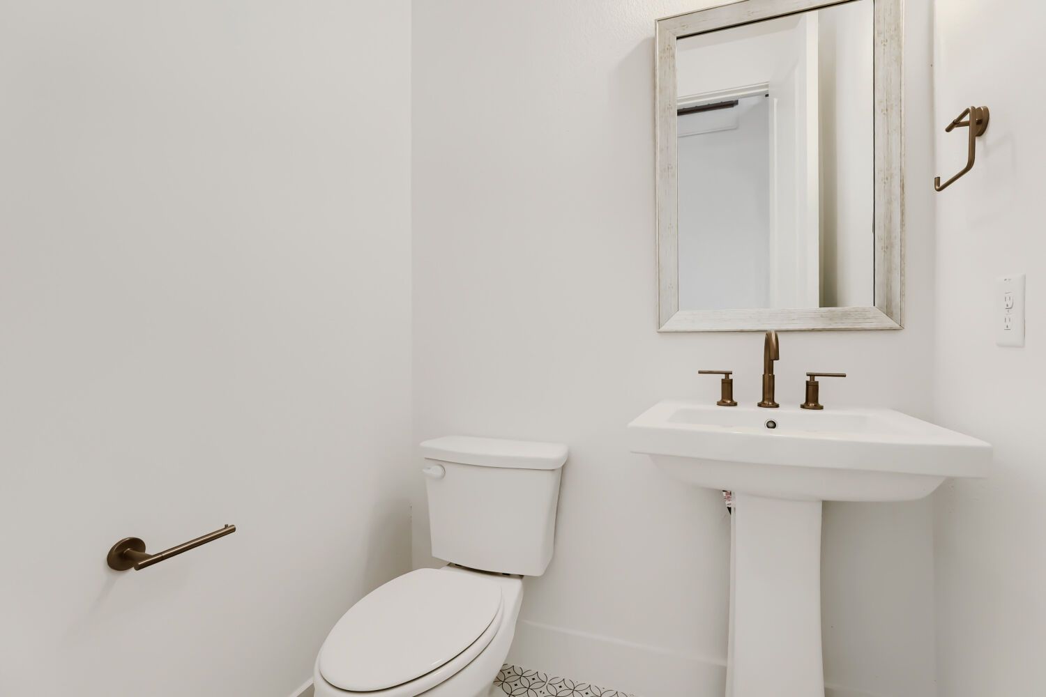 2611 Acie - Powder Bathroom