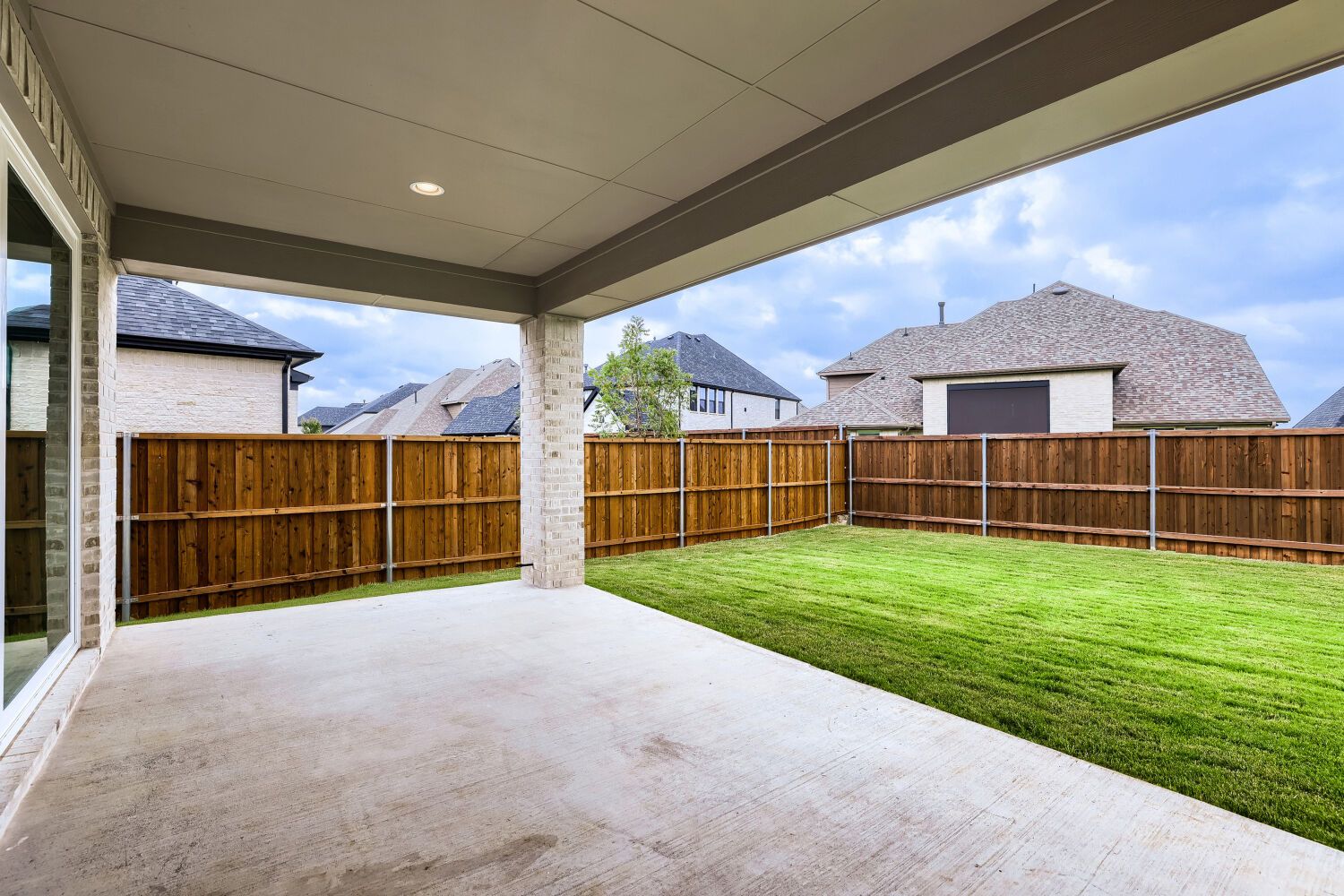 2611 Acie - Patio