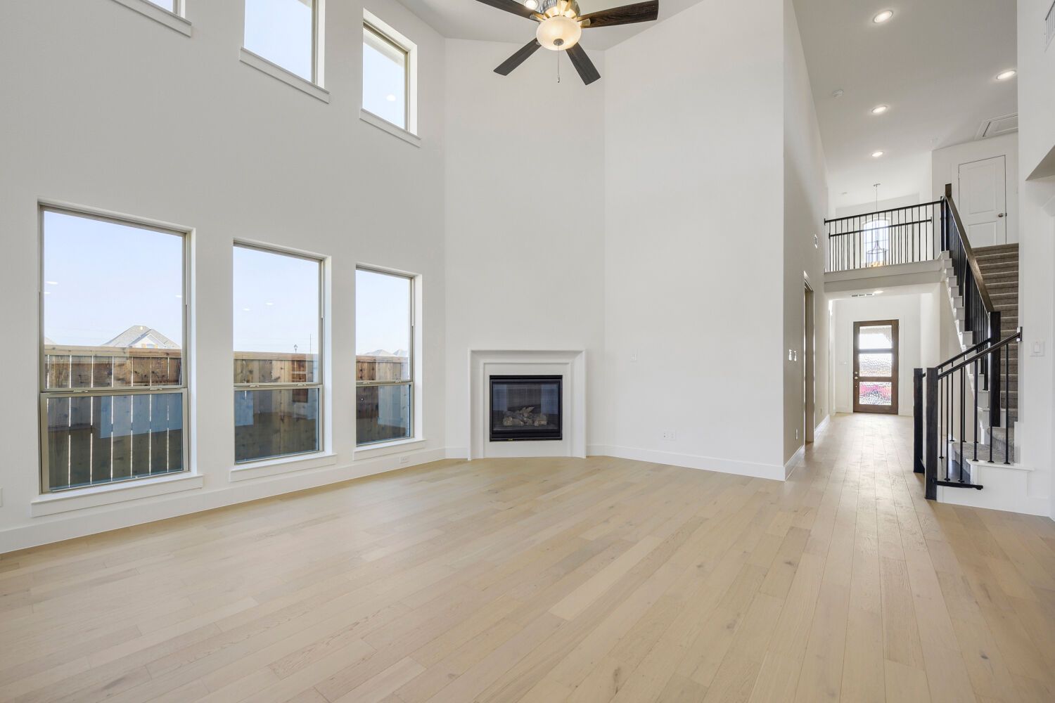 11529 Vesper - Living Area