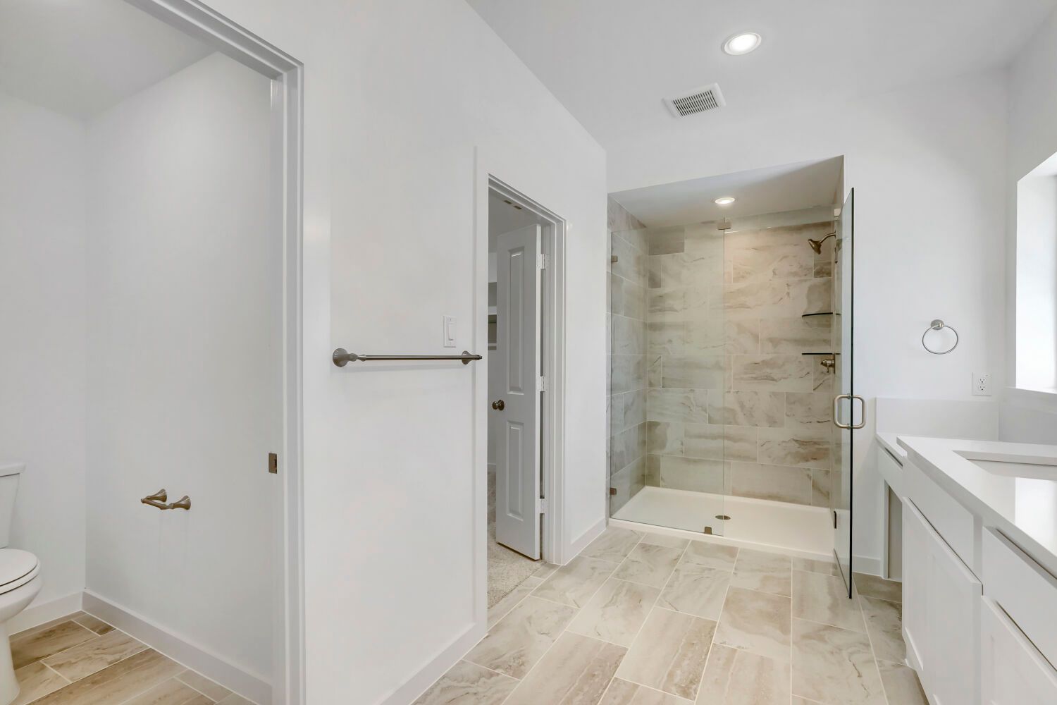 625 Damsel June - Primary Bathroom