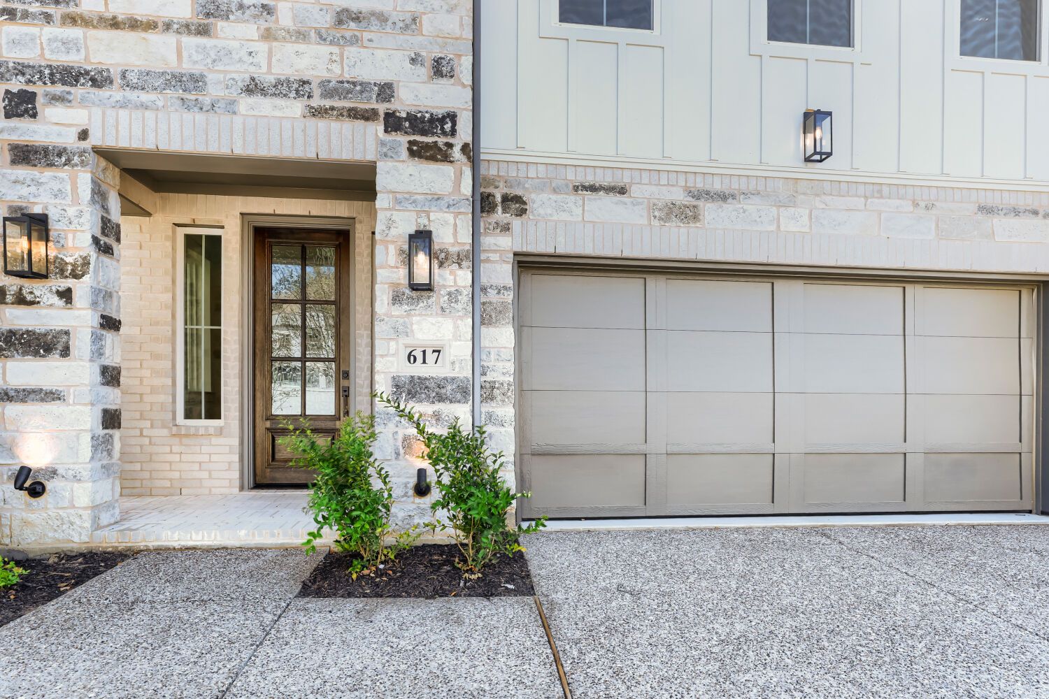 617 Damsel June - Front Entryway