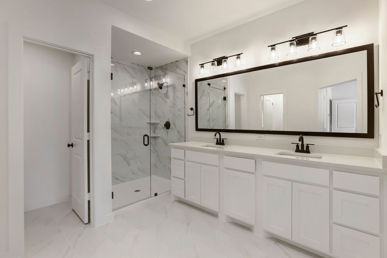 617 Damsel June - Primary Bathroom