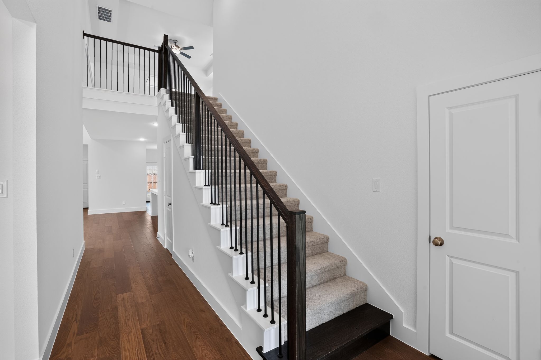 1704 Truro - Entry