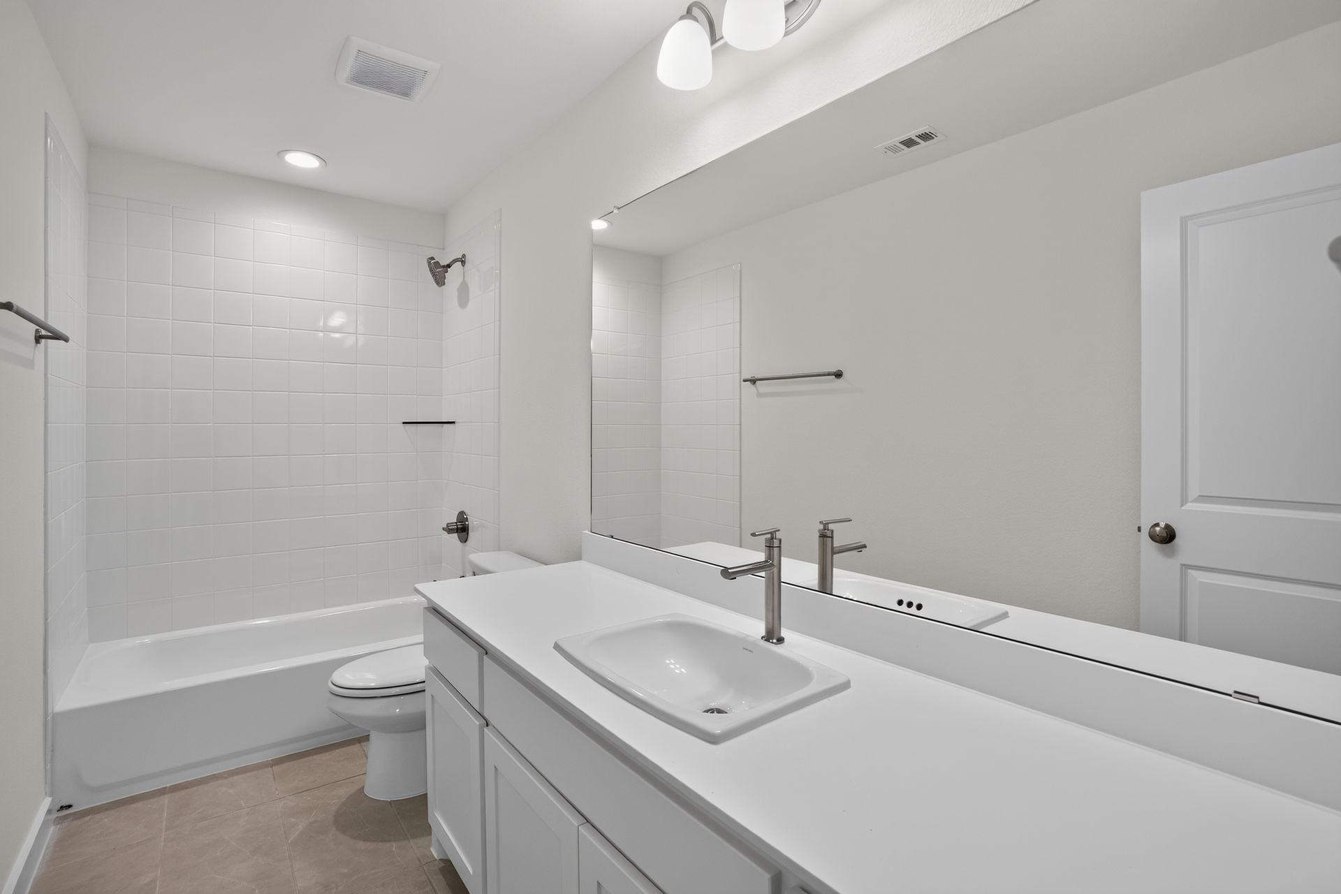 1704 Truro - Full Bathroom