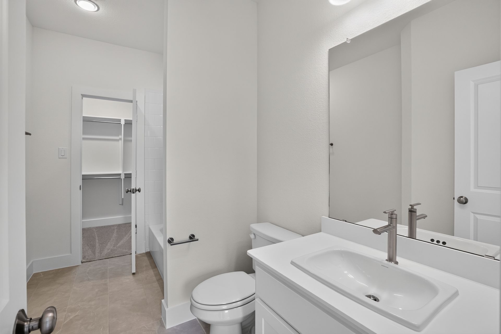 1704 Truro - Full Bathroom