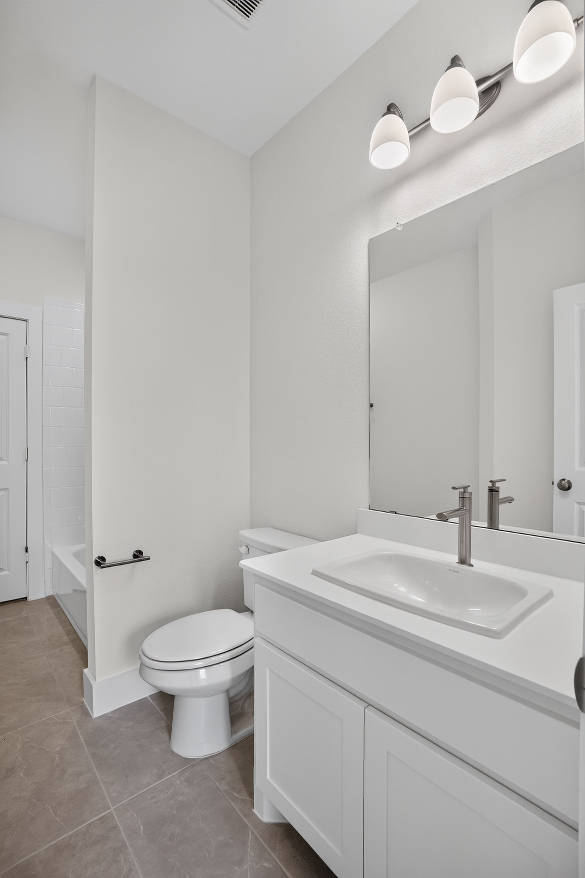 1704 Truro - Full Bathroom