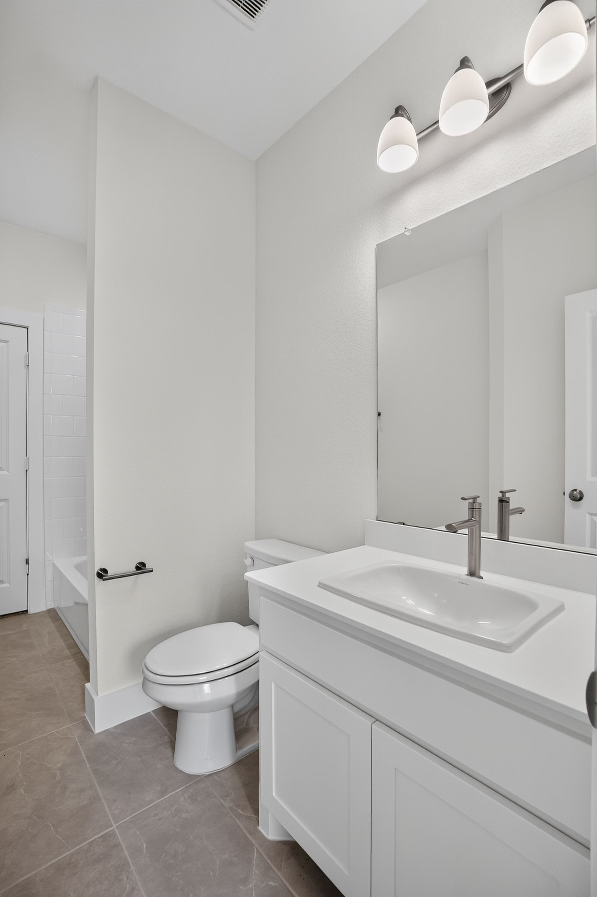 1704 Truro - Full Bathroom