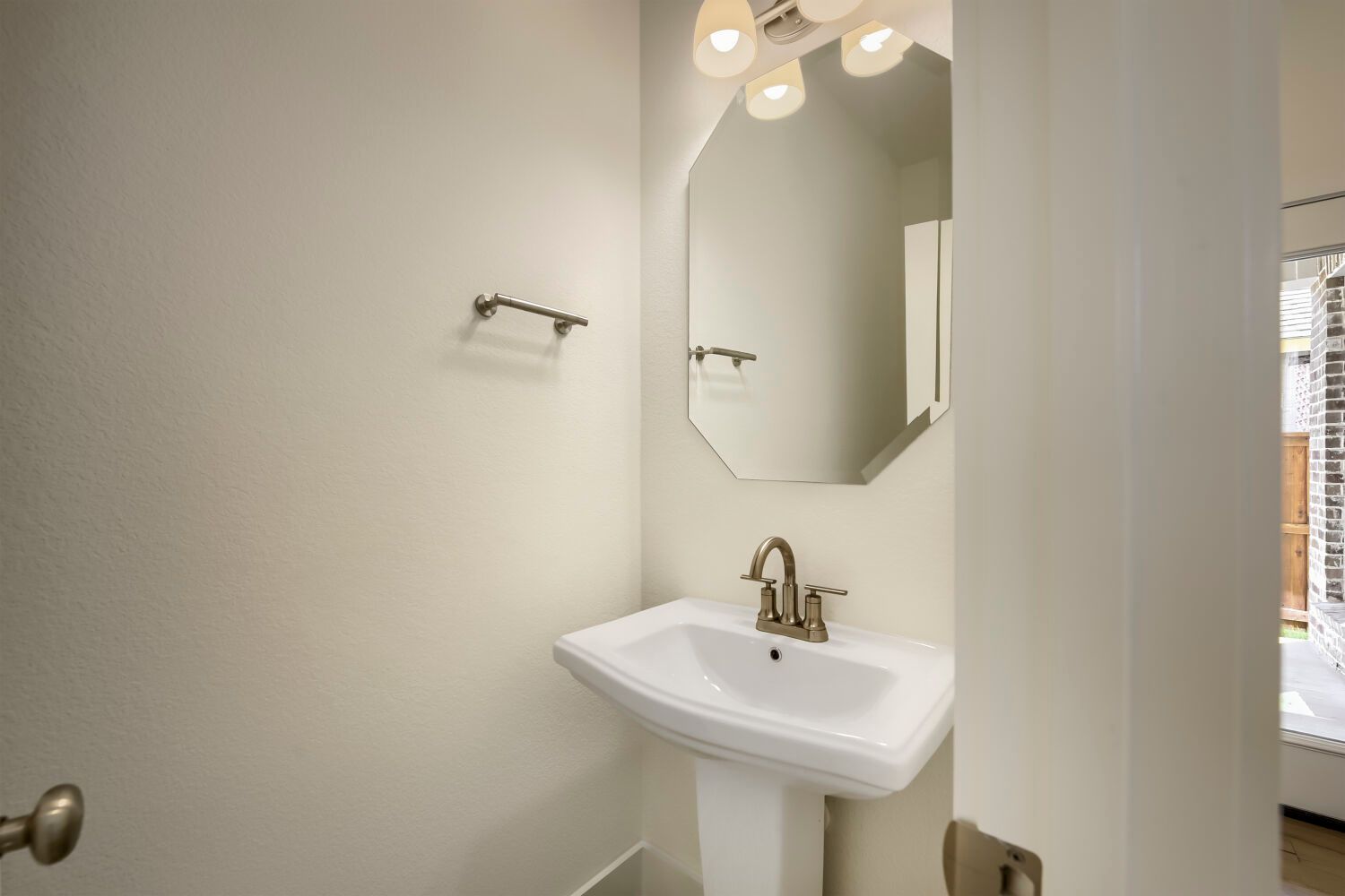 1724 Truro - Powder Bathroom