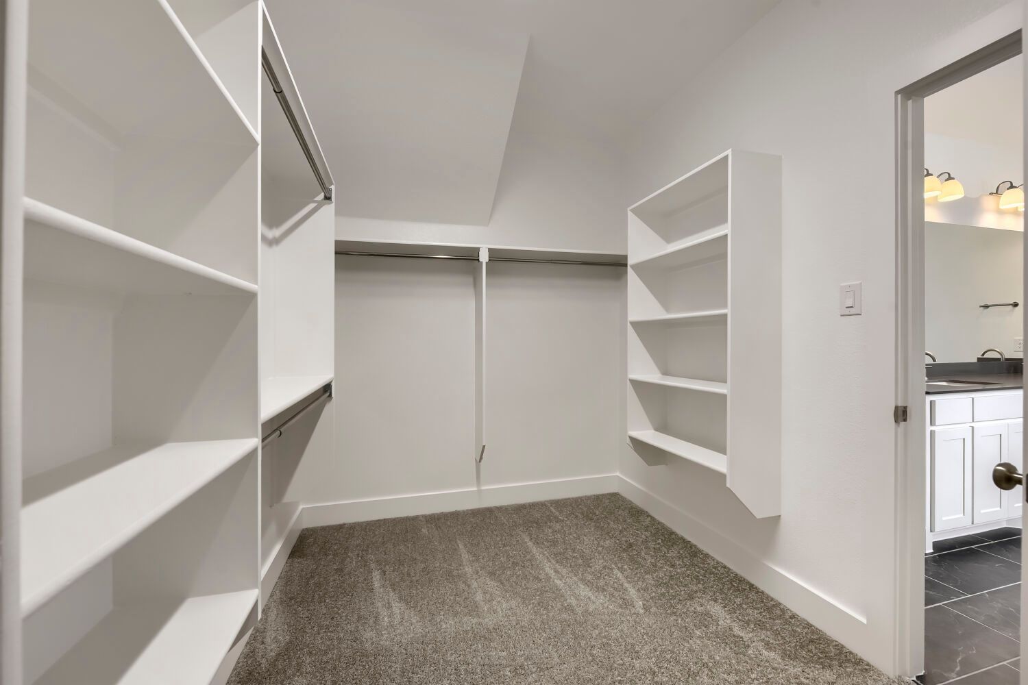 1724 Truro - Primary Closet