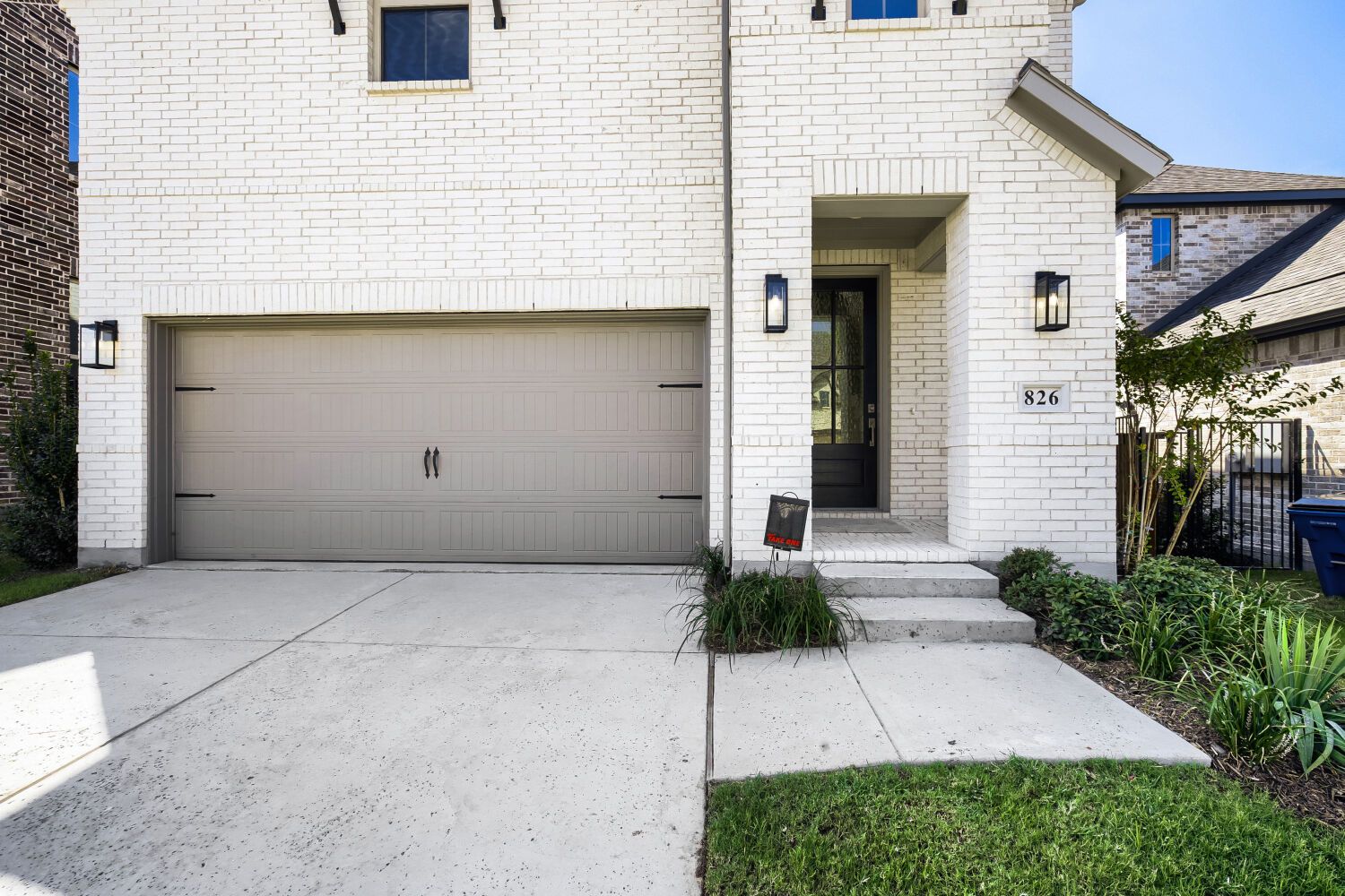 826 Stone Grove - Front Entryway
