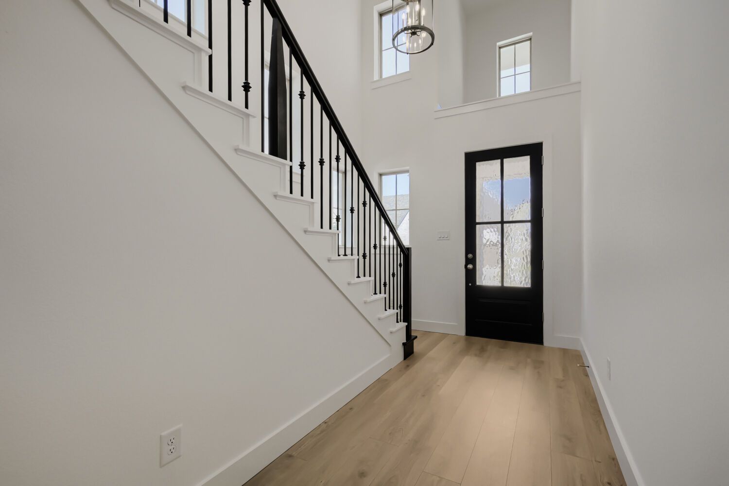 826 Stone Grove - Entry