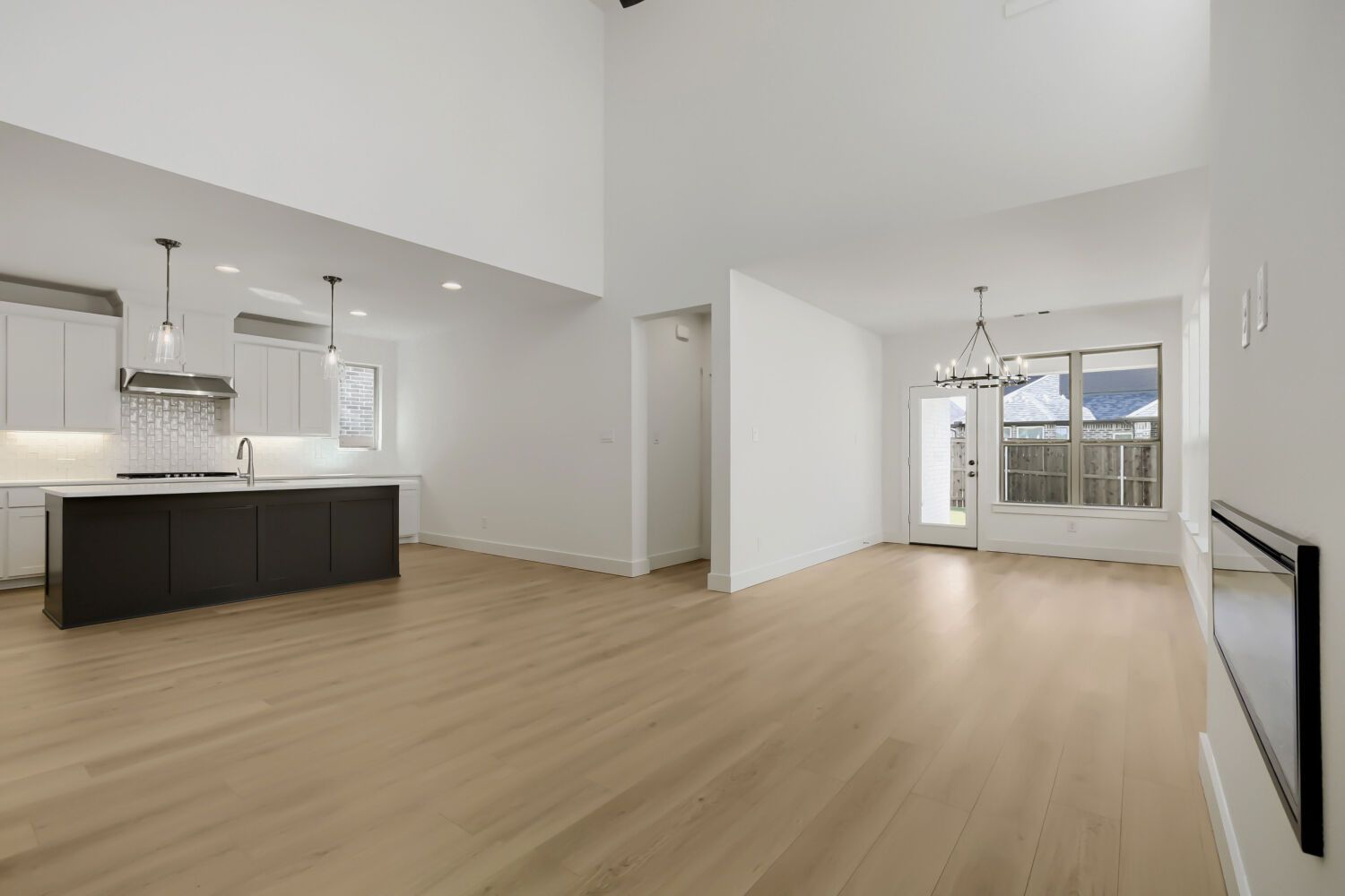 826 Stone Grove - Living Area
