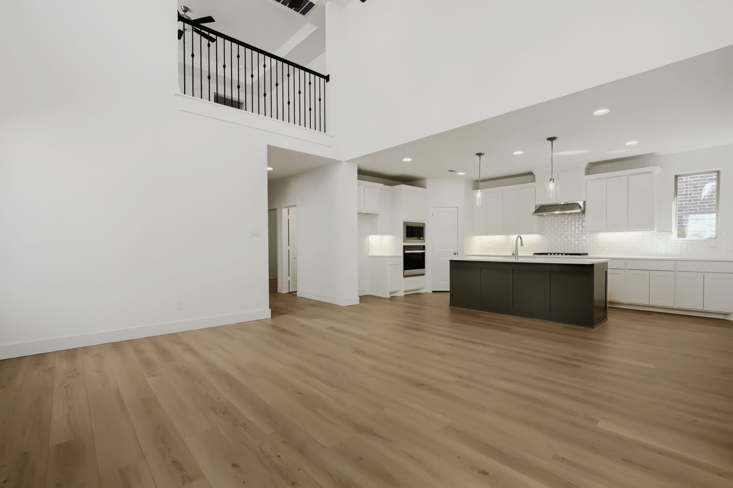 826 Stone Grove - Living Area