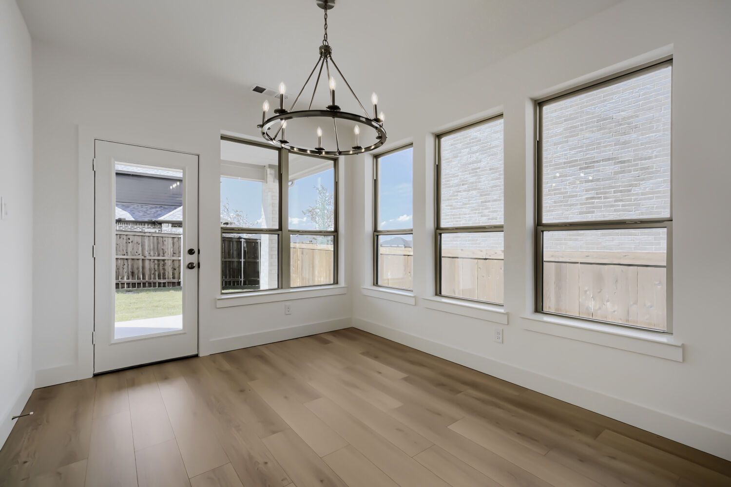 826 Stone Grove - Dining Area