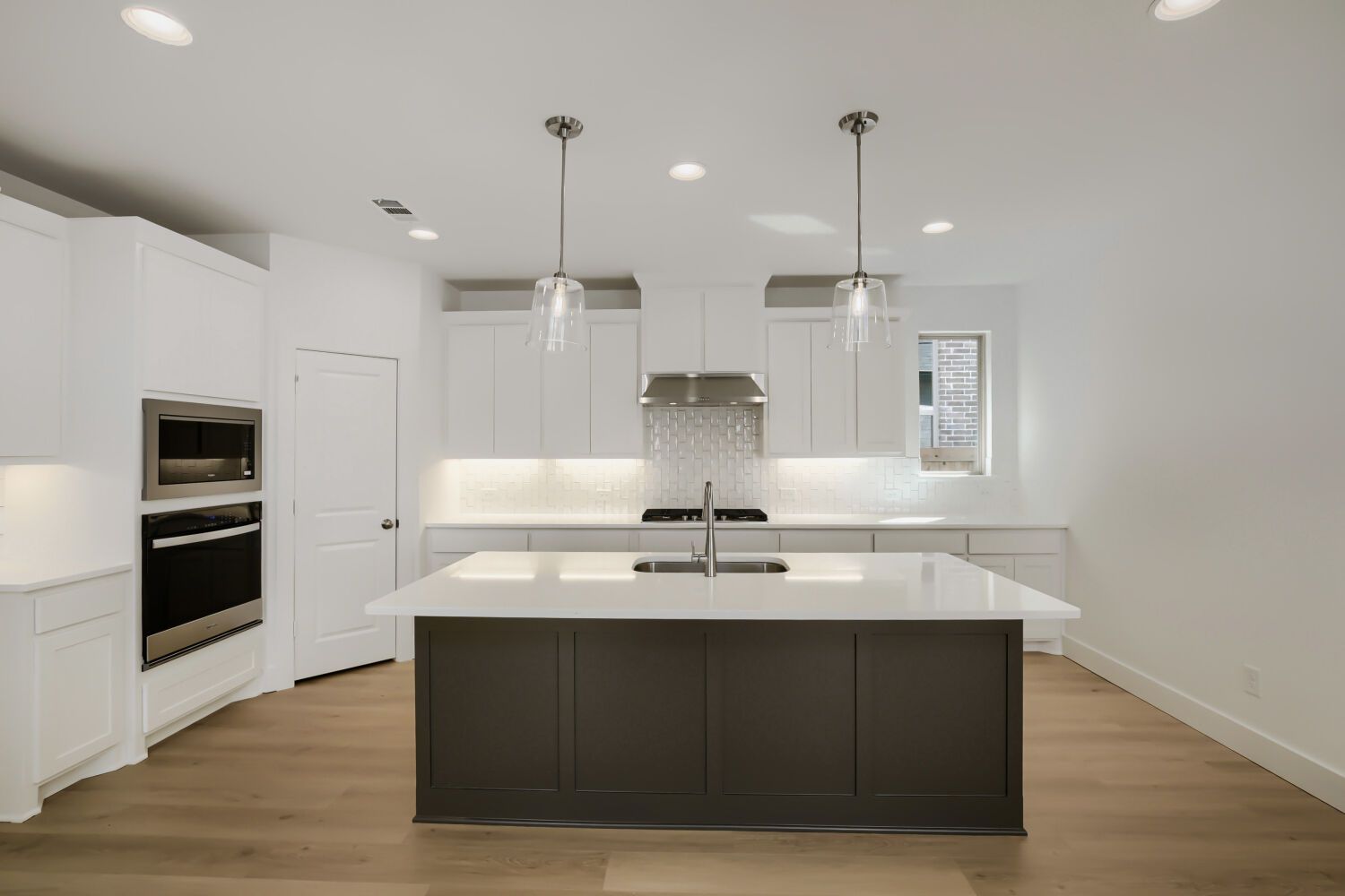 826 Stone Grove - Kitchen