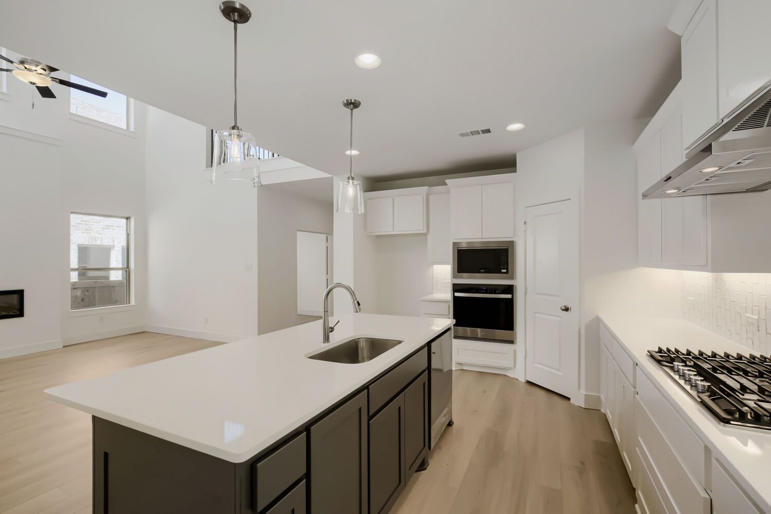 826 Stone Grove - Kitchen