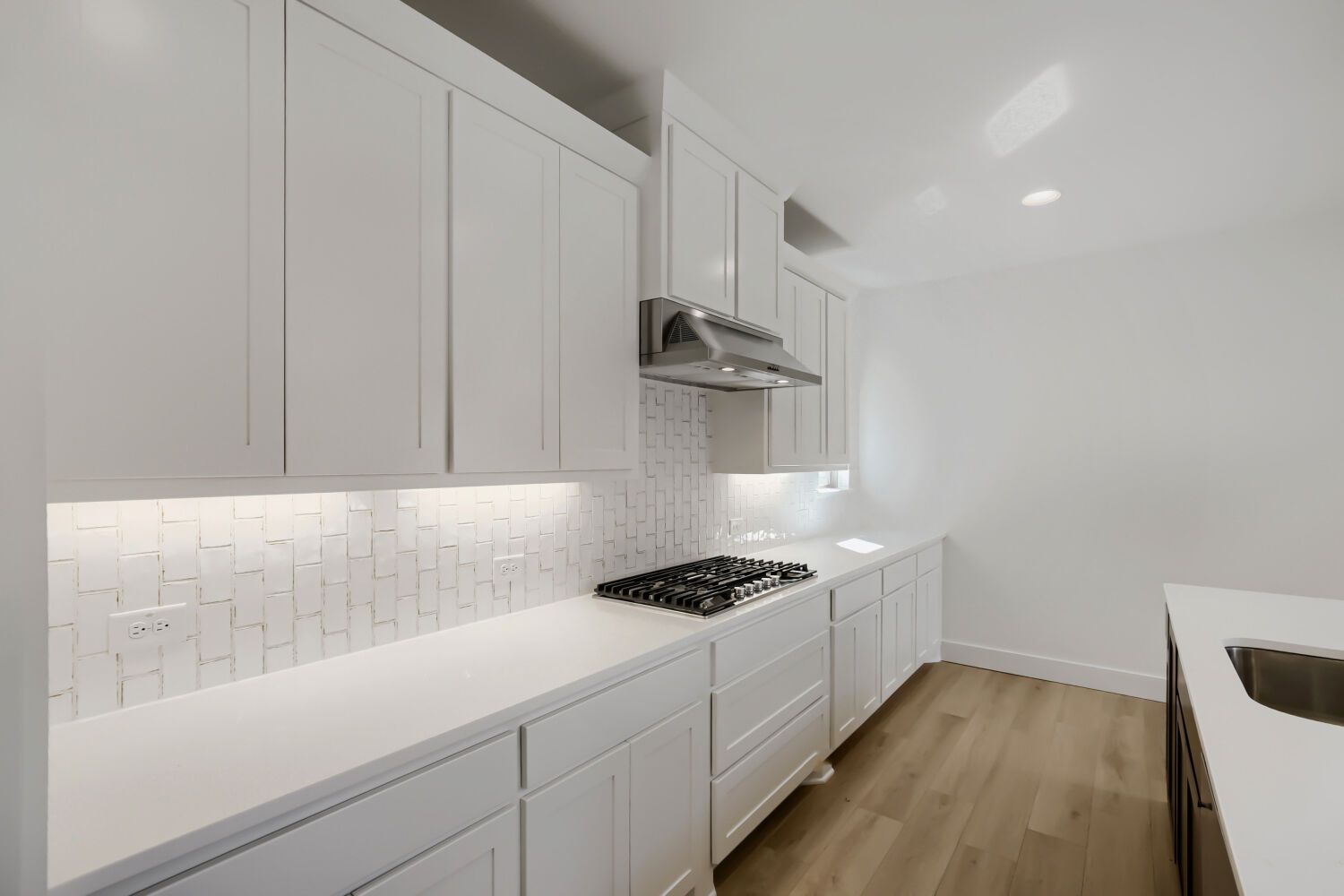 826 Stone Grove - Kitchen
