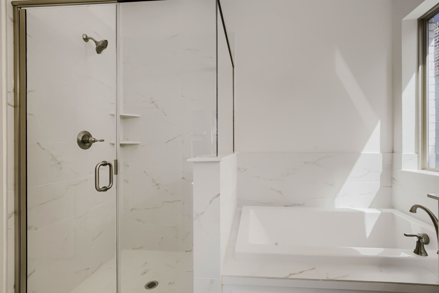 826 Stone Grove - Primary Bathroom