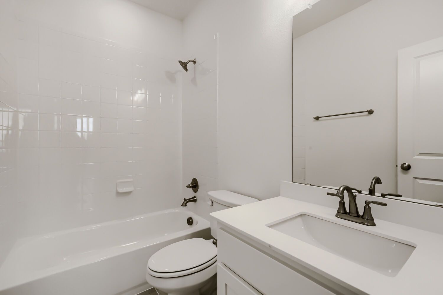 826 Stone Grove - Full Bathroom