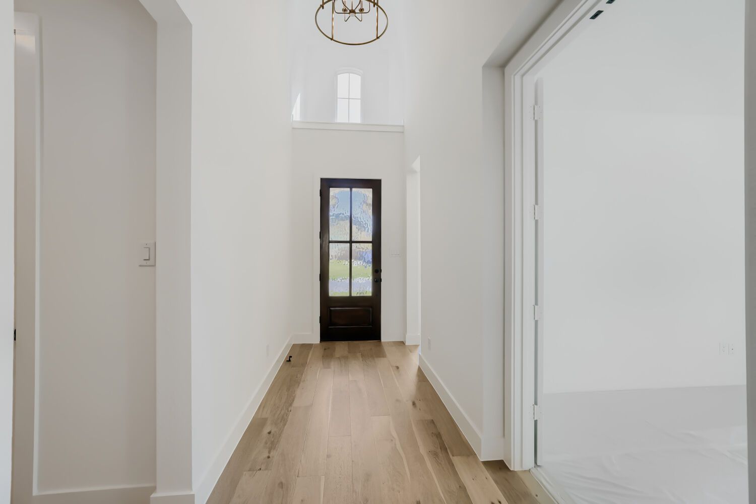 100 Enclave Drive – Foyer and Entry