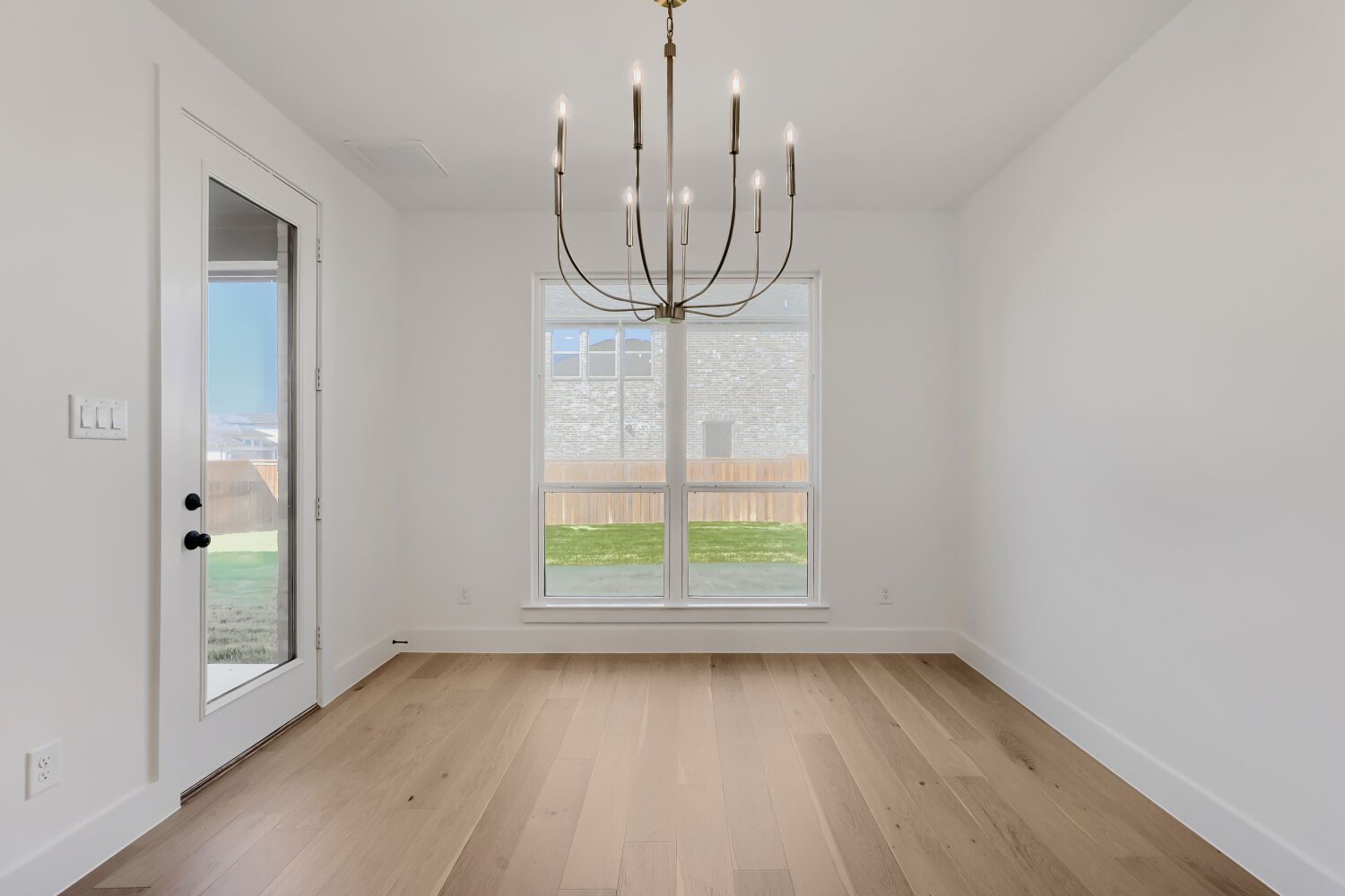 100 Enclave Drive – Breakfast Area