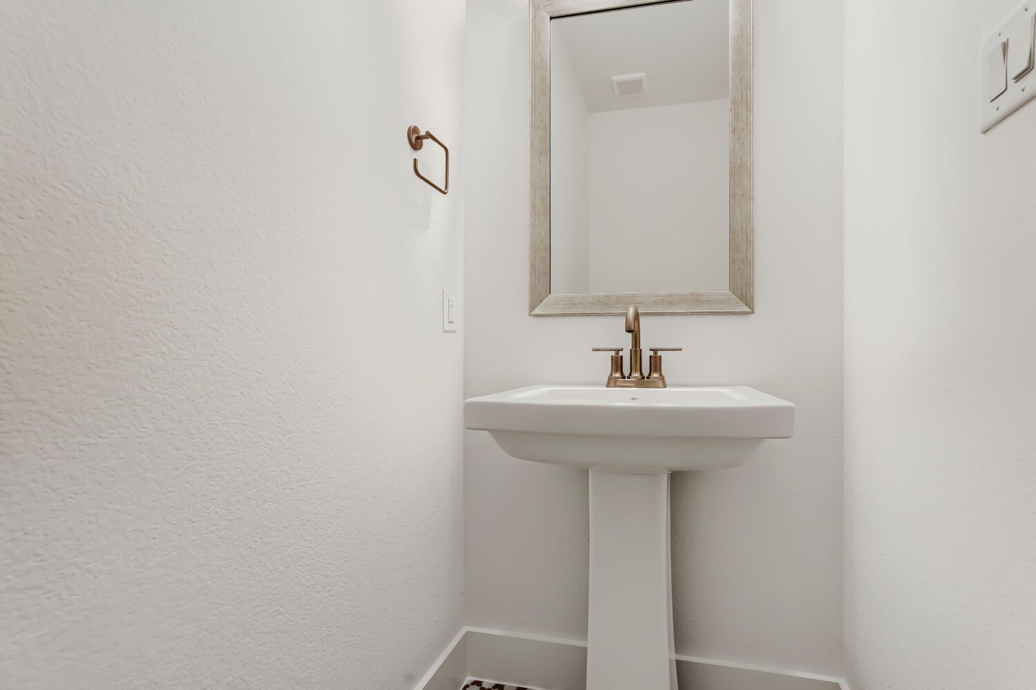 100 Enclave - Powder Bathroom