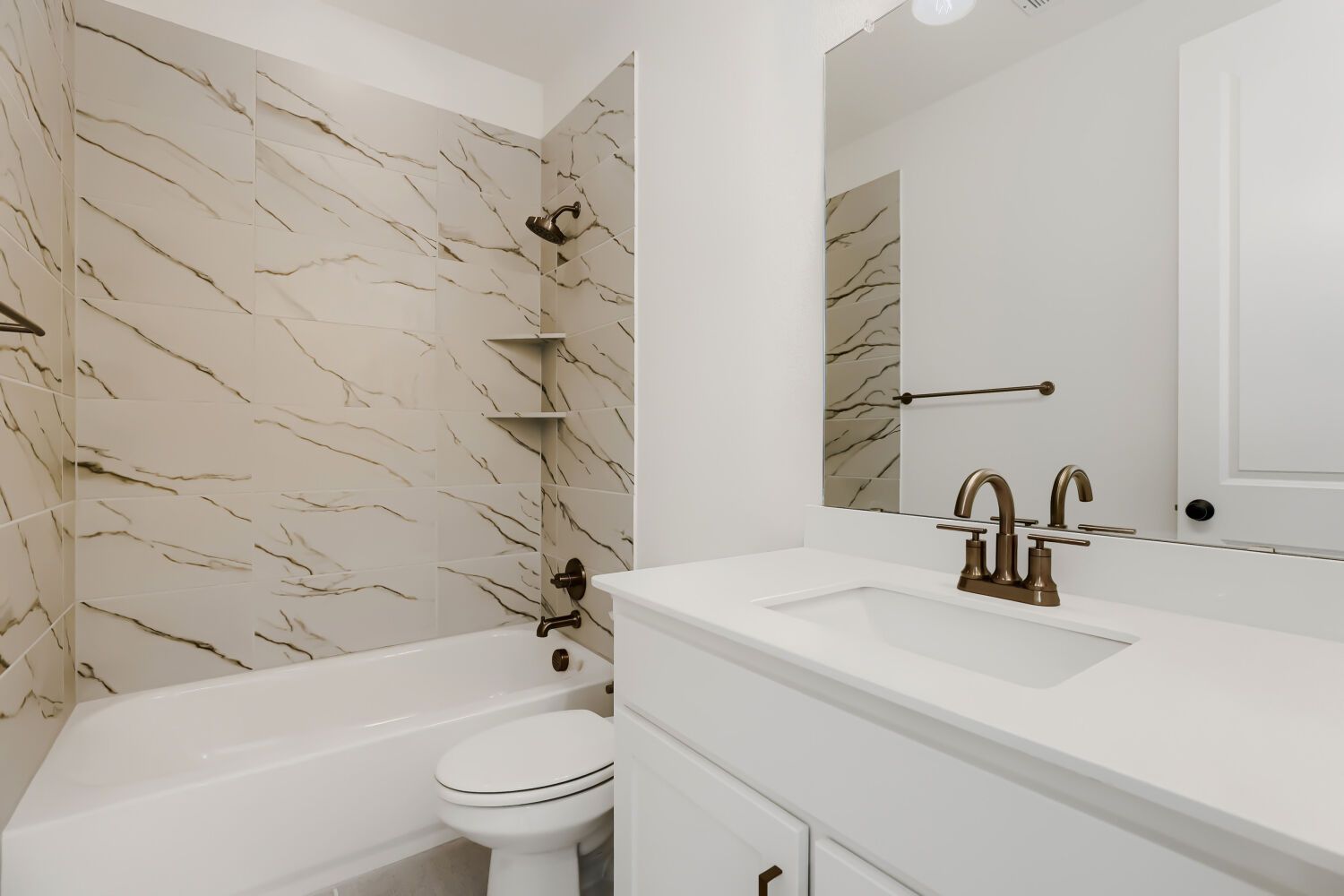 100 Enclave - Full Bathroom