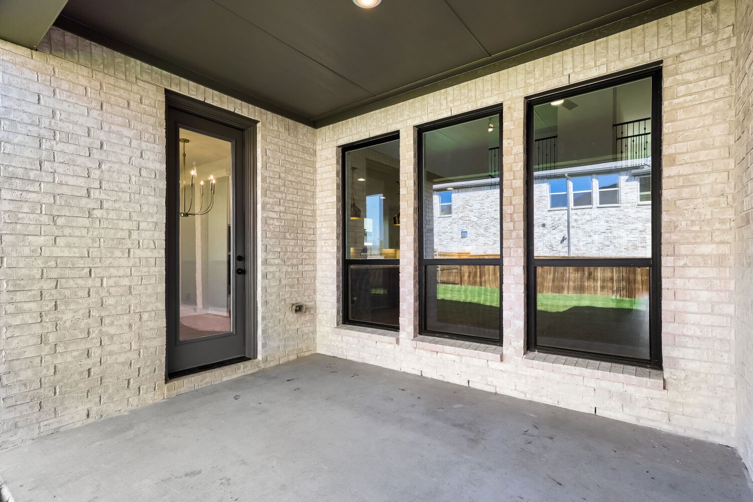 100 Enclave - Patio