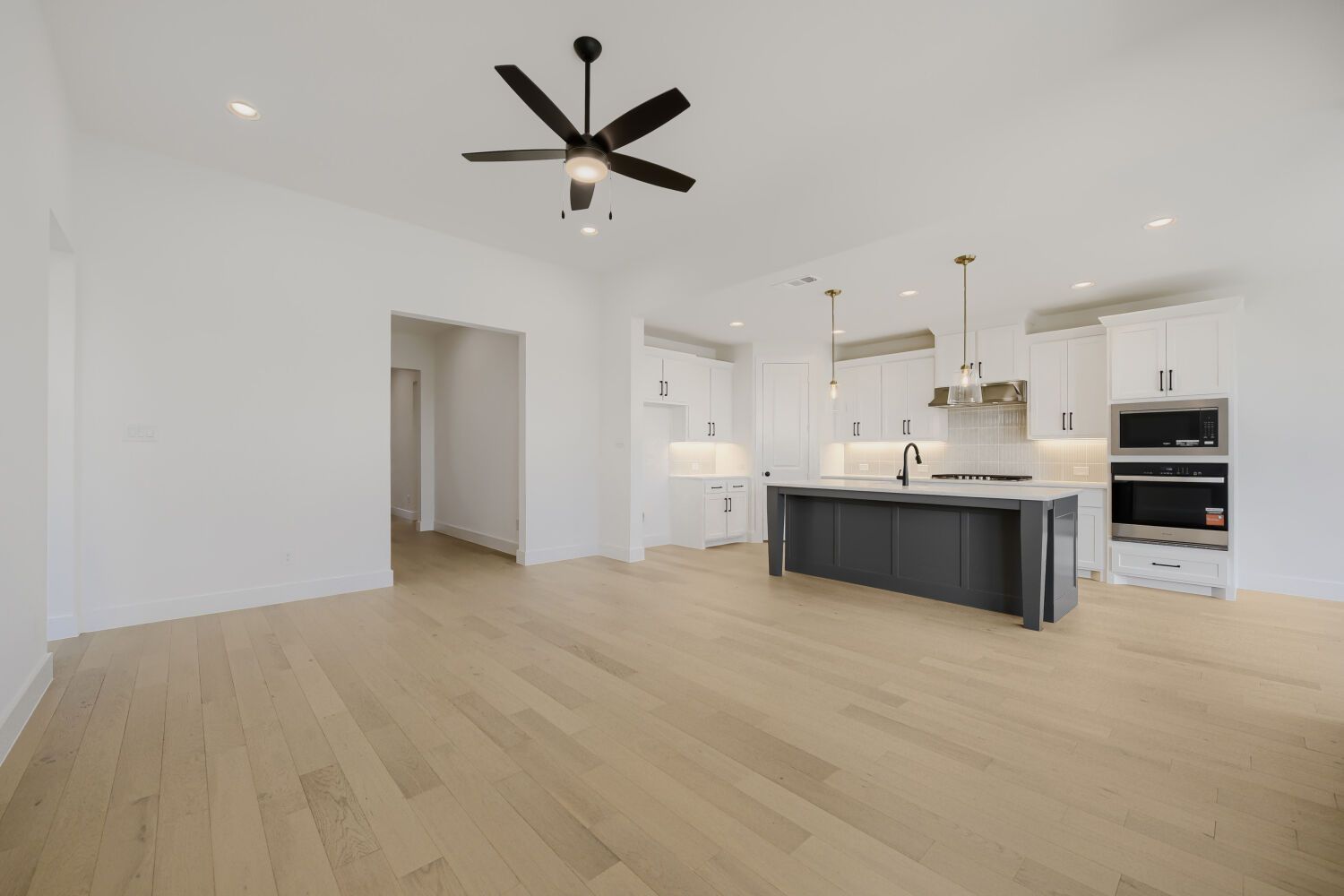 11712 Wildwood - Living Area