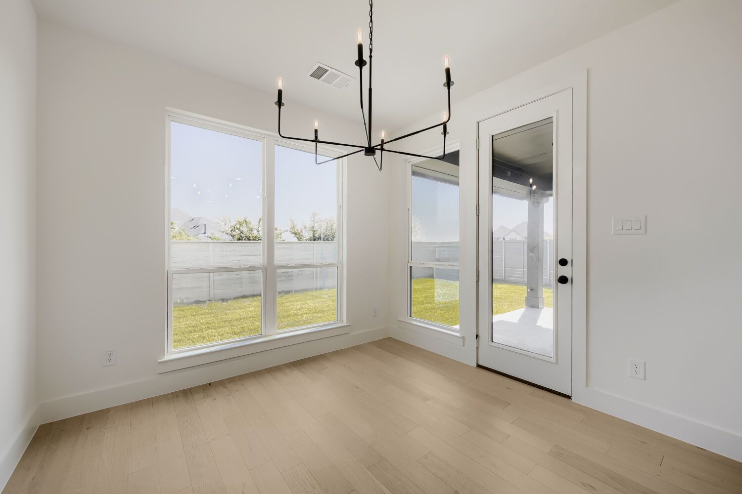 11712 Wildwood - Dining Area