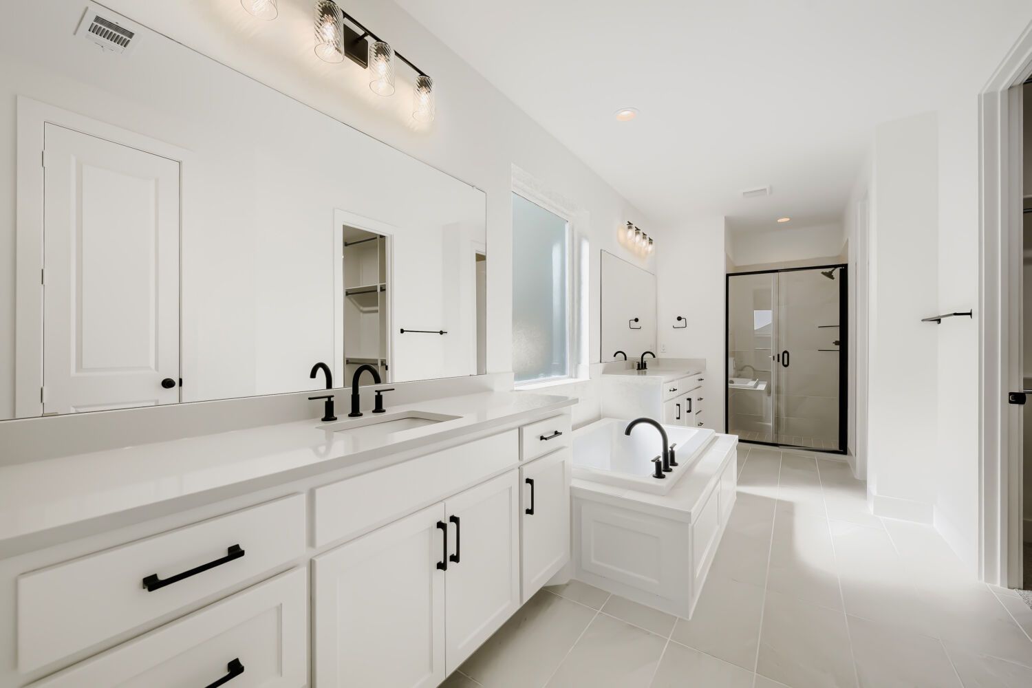 11712 Wildwood - Primary Bathroom