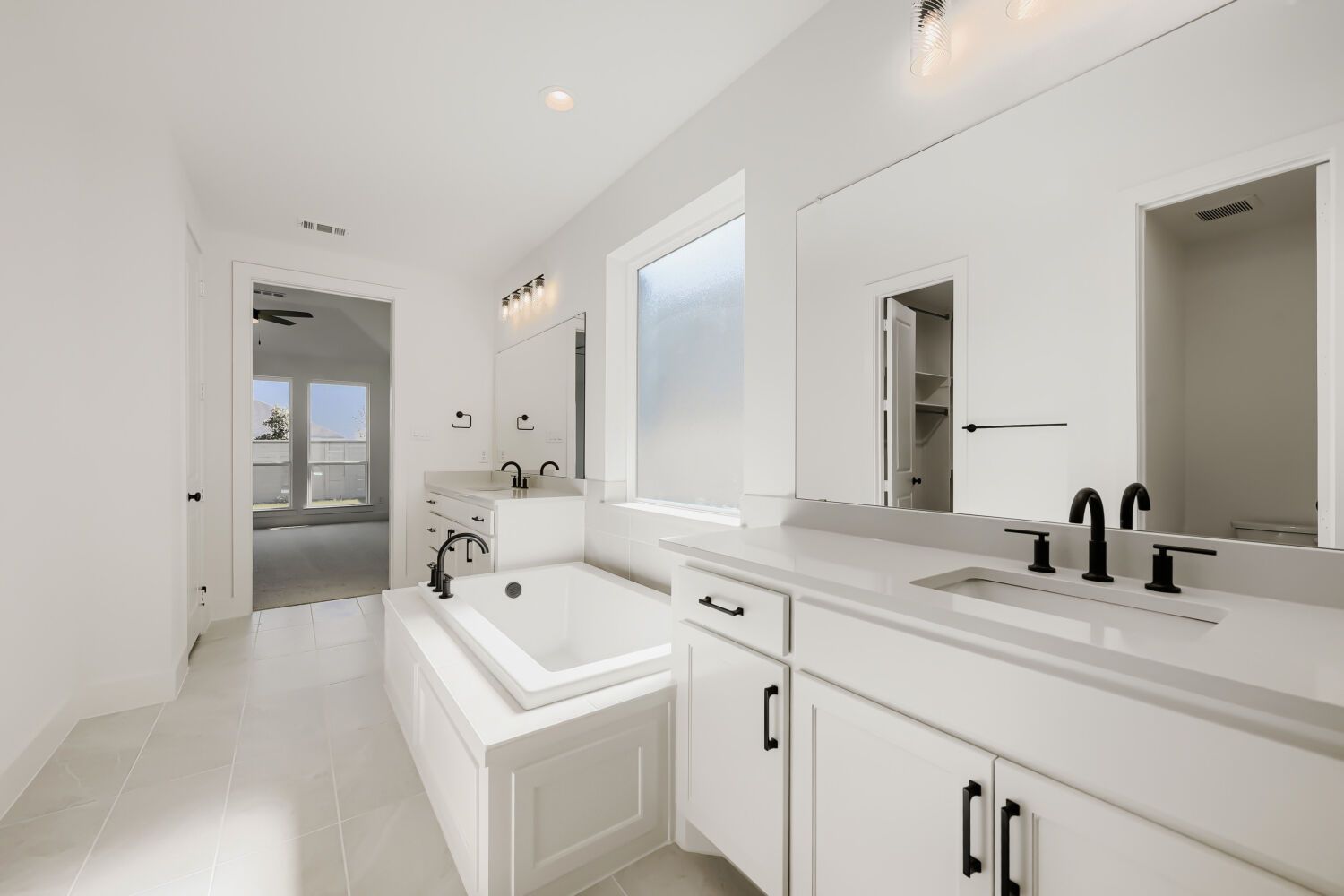 11712 Wildwood - Primary Bathroom