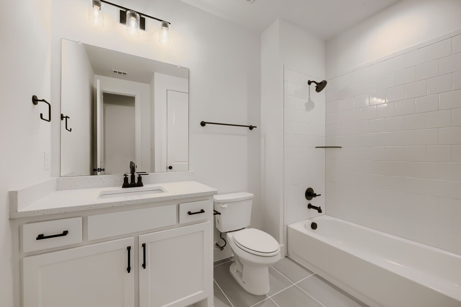 11712 Wildwood - Full Bathroom